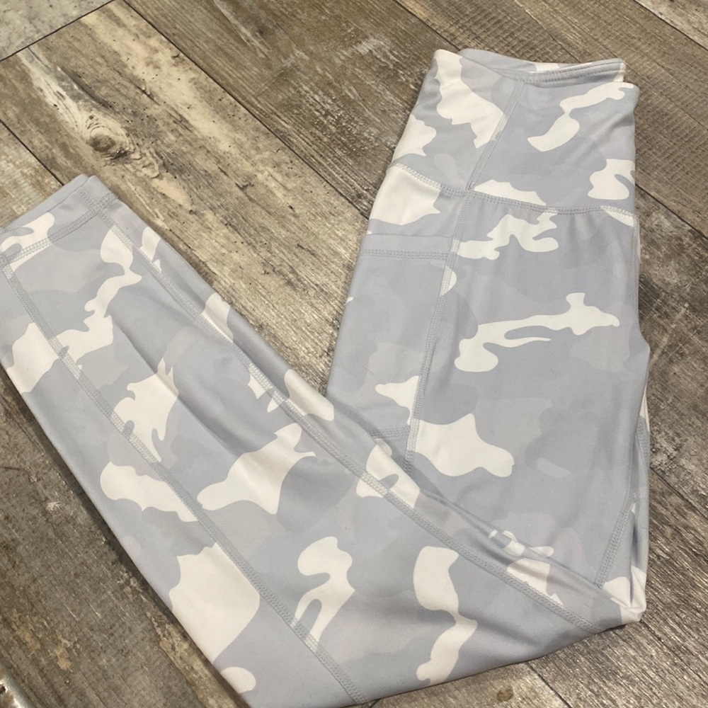 Never worn Athletic Leggings “Yogalicious lux”